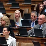 Poslanici opozicije protiv autentičnog tumačenja