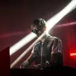 Preminuo Kavinski, francuski producent elektronske muzike čija je pesma „Nightcall“ obeležila film „Drive“