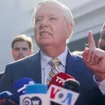 Preminuo Lindzi Grejem, američki senator i Trampov bliski saradnik