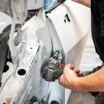 Na tržištu rada teško pronaći autolimare iako plata ide i do 180.000 dinara: Koja su još zanimanja deficitarana?