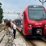 „Upravo je nedostatak procedura uništio 16 života“: Zašto Vučiću smetaju EU procedure neophodne za izgradnju pruge Beograd-Niš?