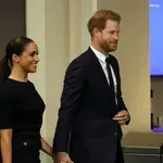 Kralj Čarls razjasnio status princa Harija i supruge Megan posle njihovog povratka u Britaniju