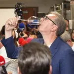 Ekonomista Kovačević: Vučić, obilazeći sela i deleći šta kome treba, širi korupciju i kriminal
