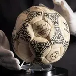 Najskuplja lopta u istoriji fudbala: Skoro tri miliona evra za Maradoninu ‘Božju ruku’
