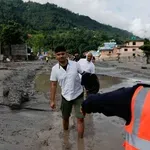 Bujična poplava u Nepalu: Više od 160 stradalih, spasioci tragaju za stotinama nestalih