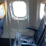 Delovi motora razbili prozor aviona Rajanera kroz koji umalo nije ispao putnik iz Srbije