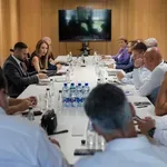 Đedović Handanović sa predstavnicima NIS-a i UNKS-a: U ovakvim vanrednim okolnostima rad Rafinerije presudan, zaštitićemo građane od naglog rasta cena