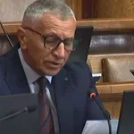 Kamberi u Skupštini upitao Vučića zašto ne reaguje na „Šiptar“ i govor mržnje prema Albancima