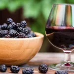Domaće kupinovo vino: Jednostavan recept za aromatično piće od zrelih kupina