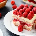 Torta sa piškotama i malinama bez pečenja: Savršeno kremasto letnje osveženje