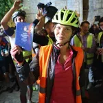 „Ustav sutra stiže u Kragujevac“: Doček studenata biciklista u tom gradu