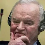 Komemoracija Ratku Mladiću: Pristalice ispred Doma Vojske u Beogradu