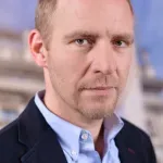 Florijan Biber u Beogradu: U Evropskoj kući predstavljanje knjige „Piromani na Balkanu“, koju je posvetio studentima i građanima u protestu