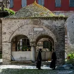 „Sa izvora duhovnosti“: Fotografsko putovanje Gorana Sivačkog kroz srpske svetinje