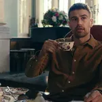 Netfliks već potvrdio treću sezonu „The Gentlemen“: Teo Džejms otkrio šta čeka Edija