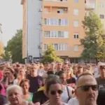 Protest roditelja učenika Jovine gimnazije ispred Mašinske škole u Novom Sadu