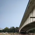 Nepoznata lica uništila deo skejt parka ispod Brankovog mosta i izazvala požar