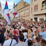 Građani Niša u dugim redovima čekaju da potpišu studentsku listu za izbore PolitikaIzbori 2026Srbija