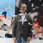 „Srbija je trenutno zemlja uplašenih i besnih ljudi“: Šta kažu psiholozi o porukama koje se šalju u kampanji i na koje emocije političari „igraju“?