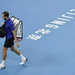 (VIDEO) Medvedev se rugao Đokoviću, pa je na kraju diskvalifikovan