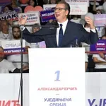 Pred završni miting SNS u Nišu: Opozicija pozvala na lupanje u šerpe, autobusi stižu, protivpravno postavljena bina nije uklonjena