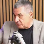 Ko je Predrag Popović, čovek koji je uručio Vučiću „otkaz“?