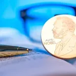 Ko će dobiti Nobela za književnost 2026: Can Sjue i En Karson u vrhu, ali kvote ne daju sigurnog favorita