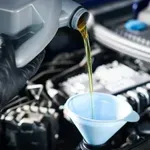 Zamena motornog ulja u automobilu: Koliko često treba da ga menjate i koliko to košta