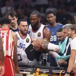 Teška povreda Majka Džejmsa, iznet sa terena na nosilima (VIDEO)