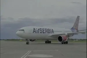 Авион Ер Србије враћен у Београд због невремена