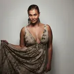 Novogodišnje haljine za plus sajz žene, kilogrami se tope u njima