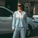 Jednostavno, a luksuzno: Bela lanena košulja je najveći letnji trend