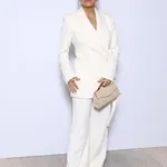 Eva Longoria u kombinezonu koji stvara efekat dužih nogu