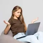 Изкуственият интелект създава хиляди работни места, но не за всички: Защо става все по-трудно за младите хора да си намерят работа
