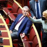 Βουλή: Ένταση με την Πιπιλή που έφθασε στα έδρανα του ΣΥΡΙΖΑ