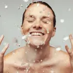 Prečo máme v lete mastnejšiu pokožku? Tieto tipy na letnú starostlivosť o pleť oceníte!
