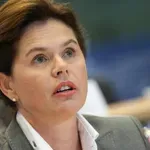 Nekdanja predsednica vlade Alenka Bratušek opozarja: oblikuje se oblast, ki je daleč od sredine