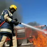 "Širi se proti Kurji vasi!" 60 gasilcev gasi požar na grajskem hribu v Celju, stanje je resno