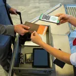 Bizaren zaplet na letališču: prevaranta poskušala na letalo pod lažnima imenoma, ki zvenita kot šala - preverite, zakaj