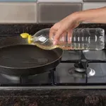 Trik, ki so ga uporabljale naše babice: tako poskrbimo, da se ocvrto pecivo ne napije olja