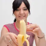Bananin olupek je za 15 minut dala v hladilnik – in izginila je težava, ki jo je mučila vrsto let