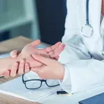 Zdravnica iskreno o tem, kaj jo pri pacientih najbolj ujezi: "Pogosto počnejo tole, razlog pa je sram ali strah, a s tem v bistvu povzročijo nekaj drugega"