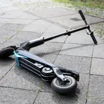 Tragična prometna nesreča v Ljubljani: umrl voznik električnega skiroja