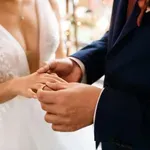 Par, ki je bil poročen le 3 minute: "Takoj sem zahtevala ločitev, ko mi je rekel ..." (resnična zgodba)