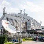 Umetna inteligenca razvrednotila delo prevajalcev, strojni prevodi pa kljub vsemu čedalje slabši - kdo bo prevzel odgovornost?