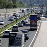 Na slovenskih avtocestah nas vseskozi "pozdravljajo" delovne zapore. Od jutri naprej pa bo še hujše, preverite, zakaj