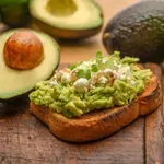 Imate radi avokado in je pogosto na vašem jedilniku? Dobro je vedeti, kaj se pravzaprav dogaja z vašim telesom (morda vas to preseneti)