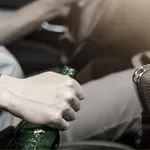 Je vožnji pod vplivom alkohola odklenkalo? Vozniki bodo morali po novem imeti v vozilu vgrajeno ...