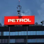 Zamrznjena sponzorstva, zaprti servisi. Petrol ostro odreagiral na vladno uredbo