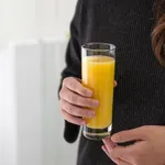 Dva meseca je pila kozarec pomarančnega soka na dan, ugotovitve zdravnikov pa so nato čisto presenetile (odkrili so nekaj nepričakovanega)